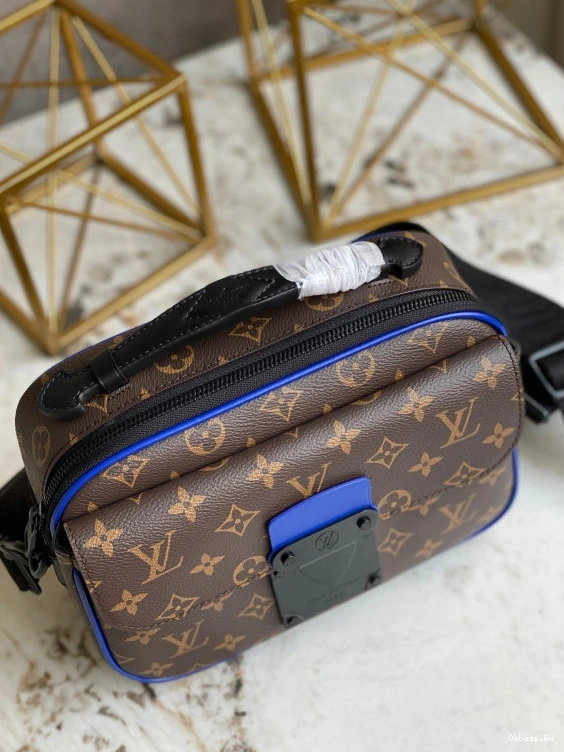 LOUIS S LOCK MESSENGER VUITTON 0801